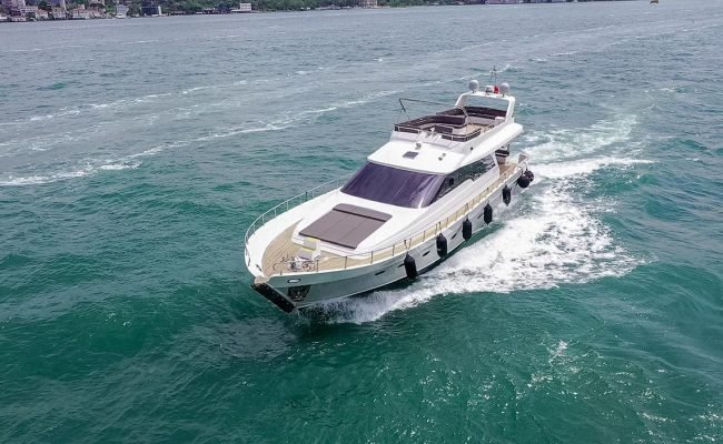 Blue-Yacht-12
