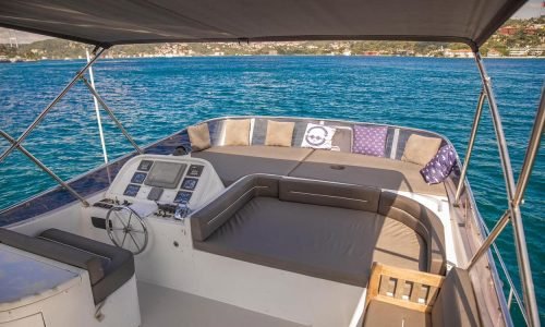 Blue-Yacht-2-11